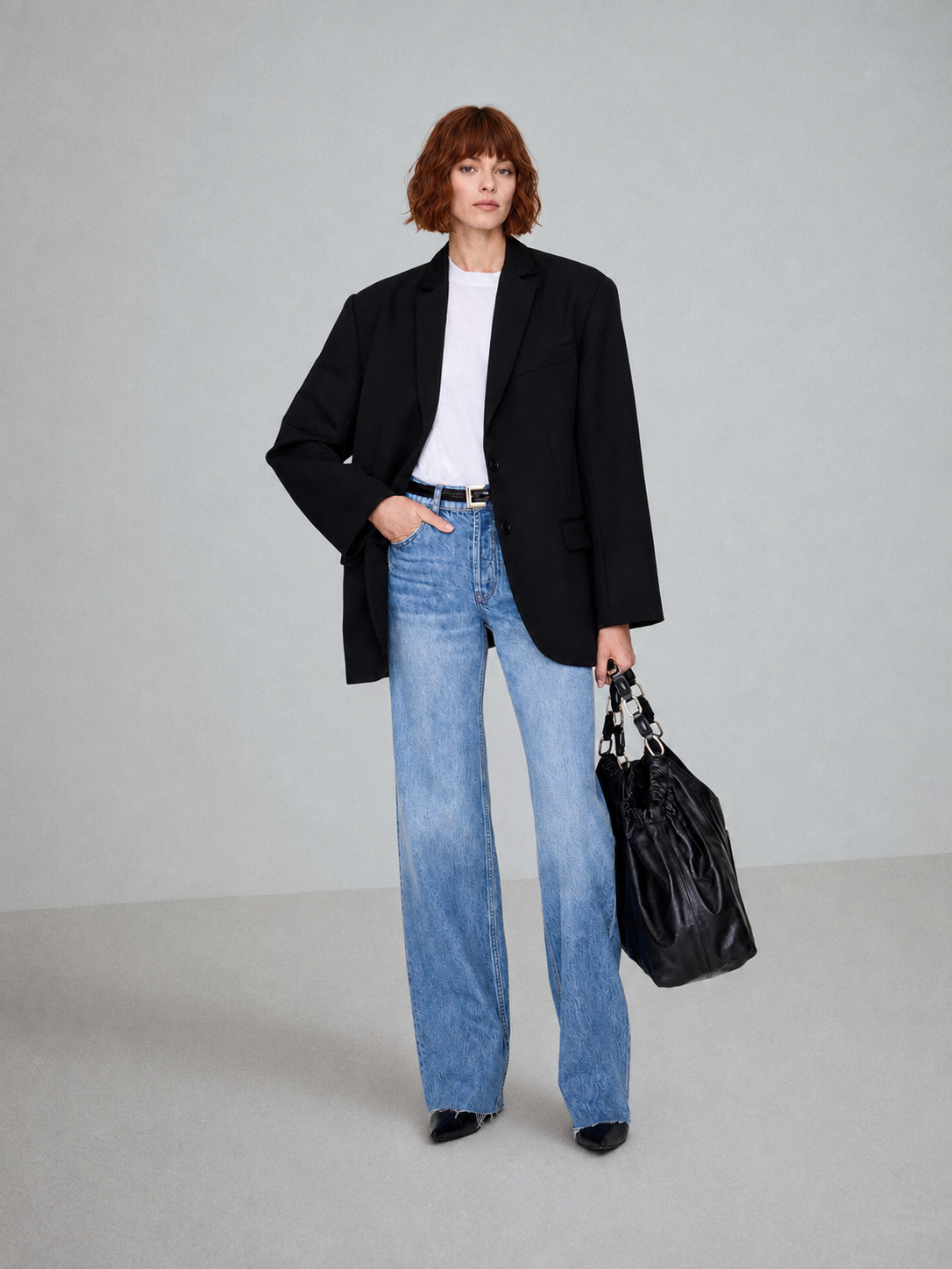 Qara klassik oversize qadın pencəyinin tam görünüşü